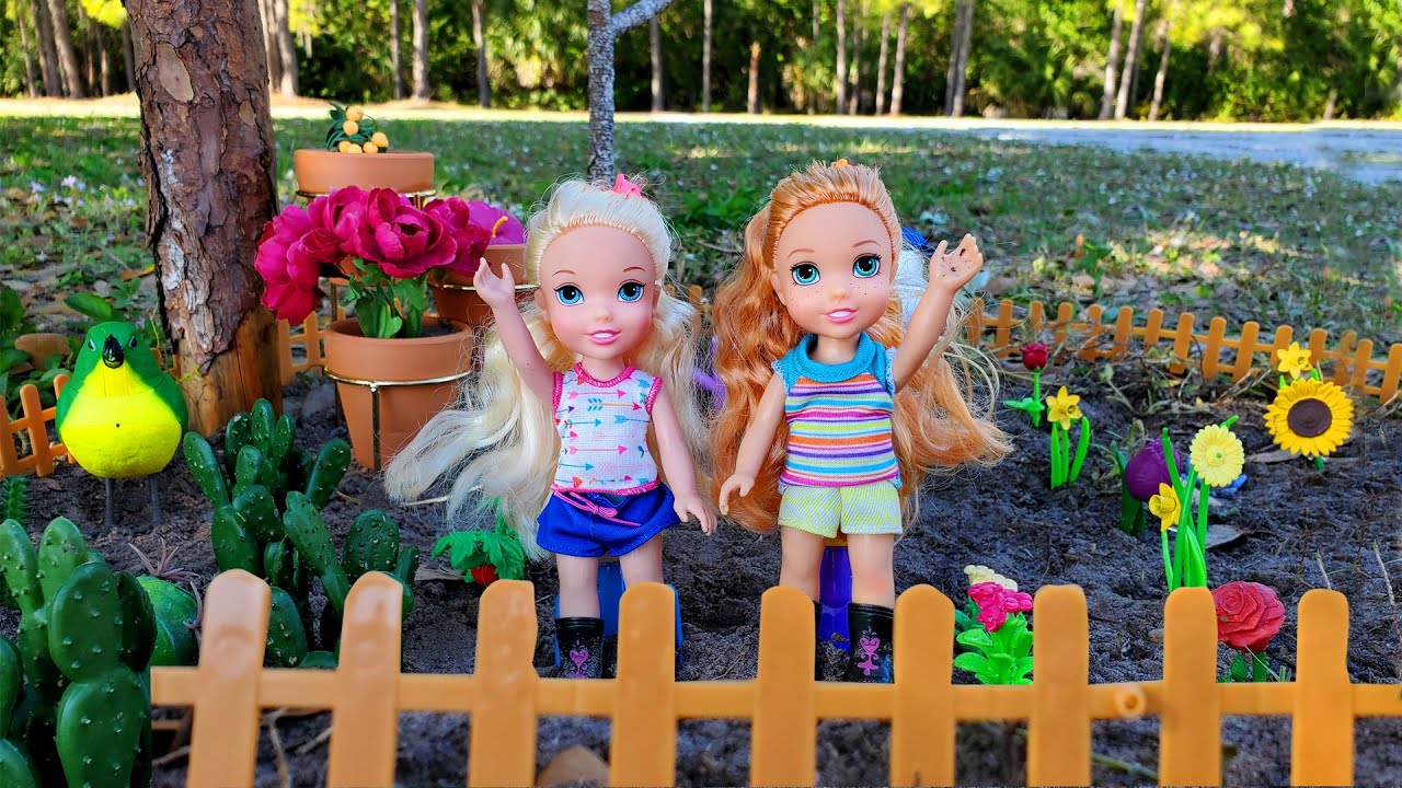 Gardening Elsa Anna Toddlers Plant Flowers Outdoors Prepared Gardener Gardening Elsa Anna Toddlers Plant Flowers Outdoors Prepared Gardener